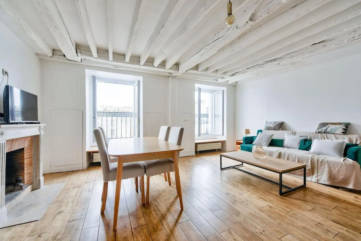 Апартаменты Superb T2 Haussmanien Avec Balcon A 10Min Des Galeries Lafayette Париж Франция