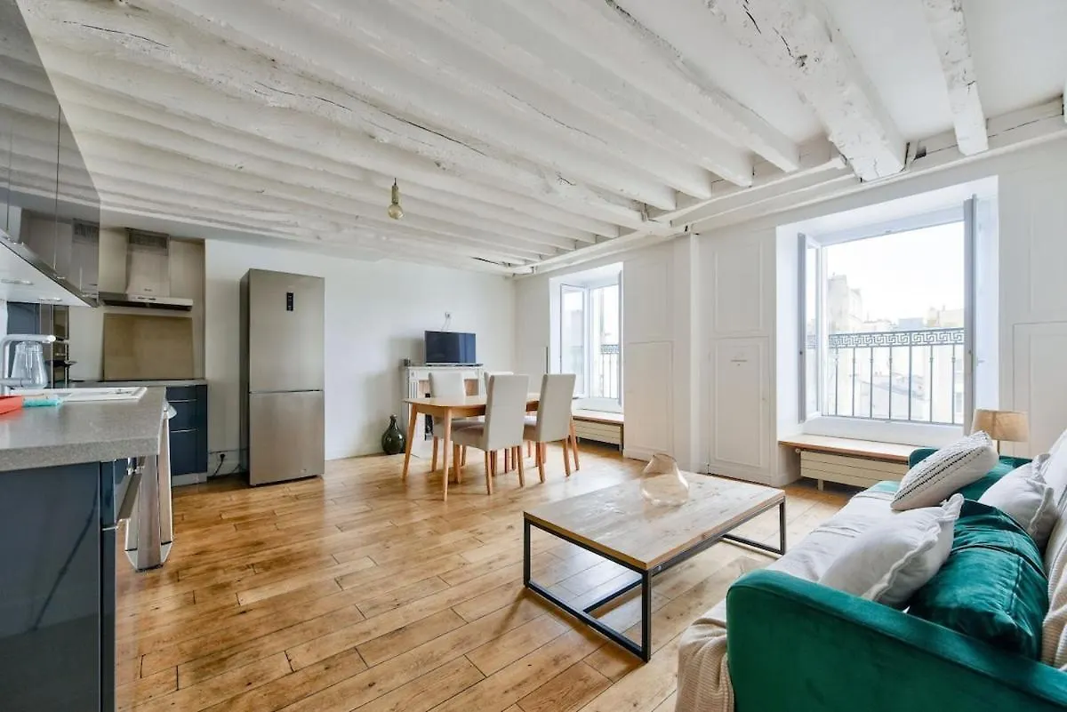 Апартаменты Superb T2 Haussmanien Avec Balcon A 10Min Des Galeries Lafayette Париж